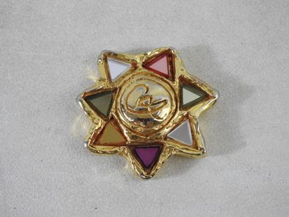 Christian LACROIX
Gold-plated star brooch...
