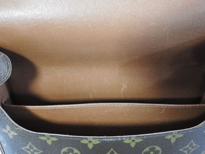 Louis VUITTON
Cartridge bag in monogram canvas...