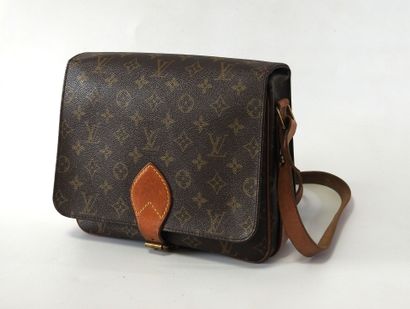 Louis VUITTON
Cartridge bag in monogram canvas...