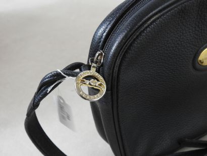 LONGCHAMPS
Navy blue grained leather shoulder...