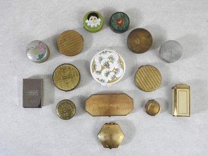 PERFUMS
Reunion of 15 all-material compacts...