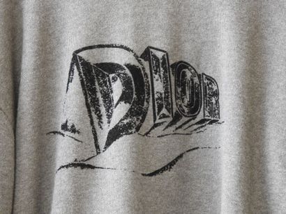 DIOR
Sweat à capuche gris, intérieur orange,...