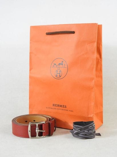 HERMES - Paris
Belt in red grained leather,...