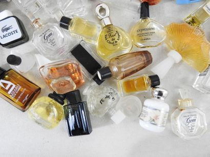PERFUMERY
Collection of about thirty miniature...