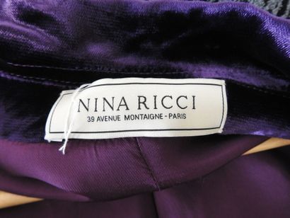Nina RICCI
Purple velvet long jacket
Wear...