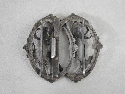 FASHION
Silver-plated belt buckle with thistle...