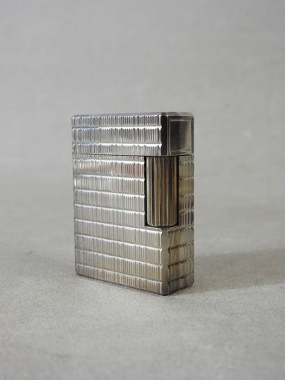 ST DUPONT
Rectangular gas lighter in silver-plated...