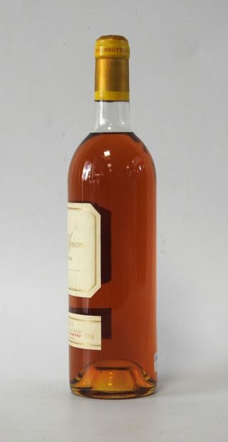 1 bottle
Château d'Yquem - Sauternes - 1987.
Tiny...