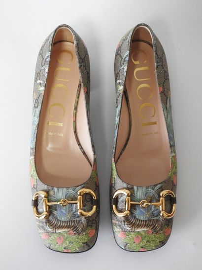 GUCCI
Pair of 
