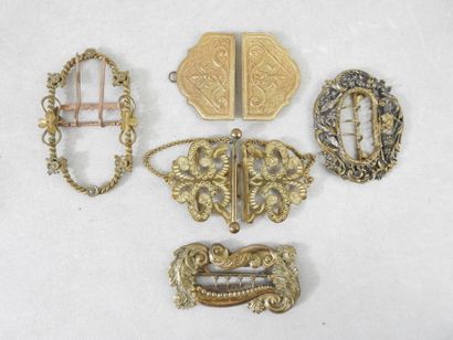 FASHION
Reunion of 5 brass belt buckles,...