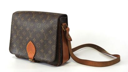 Louis VUITTON
Cartridge bag in monogram canvas...