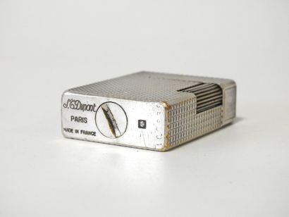 ST DUPONT - Paris
Rectangular gas lighter...