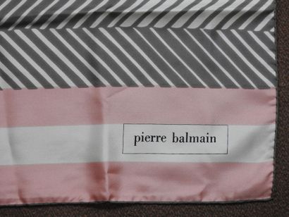 Pierre BALMAIN
Set of 2 hand-rolled silk...