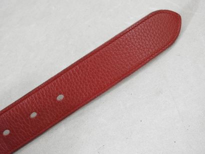 HERMES - Paris
Belt in red grained leather,...