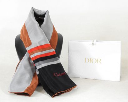 Christian DIOR 
Carré en soie roulotté main...