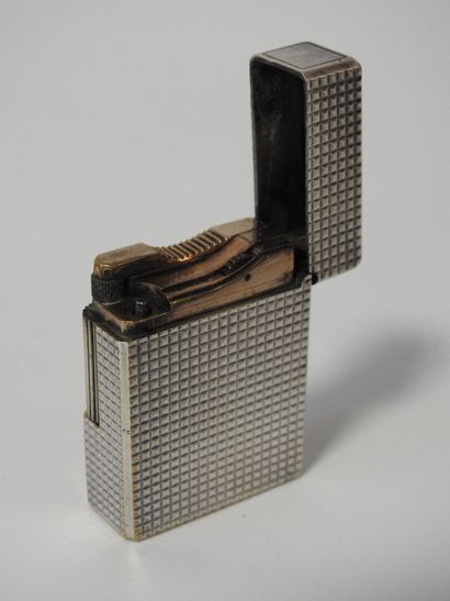 ST DUPONT - Paris
Rectangular gas lighter...