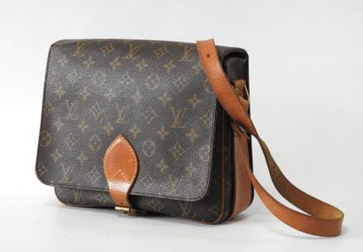 Louis VUITTON
Cartridge bag in monogram canvas...