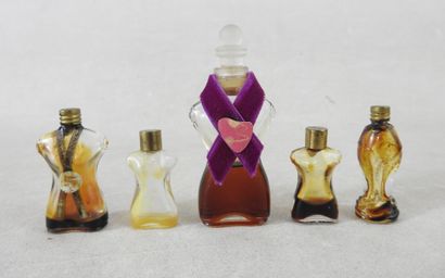 SCHIAPARELLI - Paris
Réunion de 5 parfums...