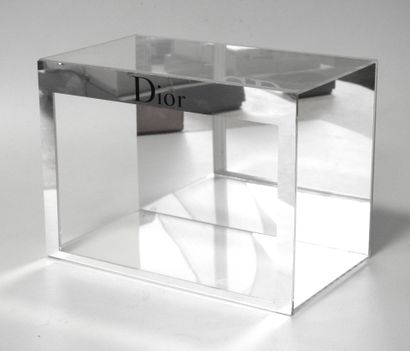 Christian DIOR
Rectangular display stand...