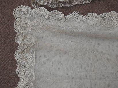 France
Lot of bobbin and mechanical lace...