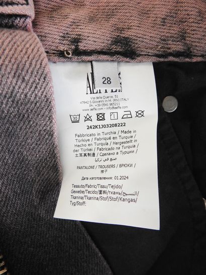 MOSCHINO Jeans
Set n washed pink cotton and...