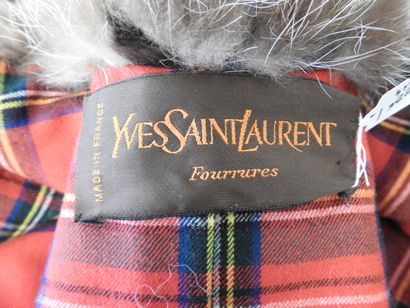 Yves SAINT-LAURENT - Fourrures
Veste 3/4...