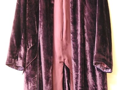Nina RICCI
Purple velvet long jacket
Wear...