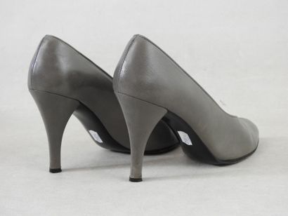 Yves SAINT-LAURENT - Paris
Silver mouse-gray...