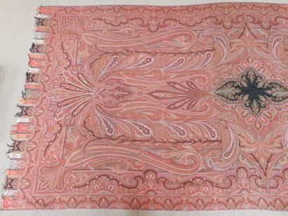 LYON
Long rectangular cashmere shawl. Central...