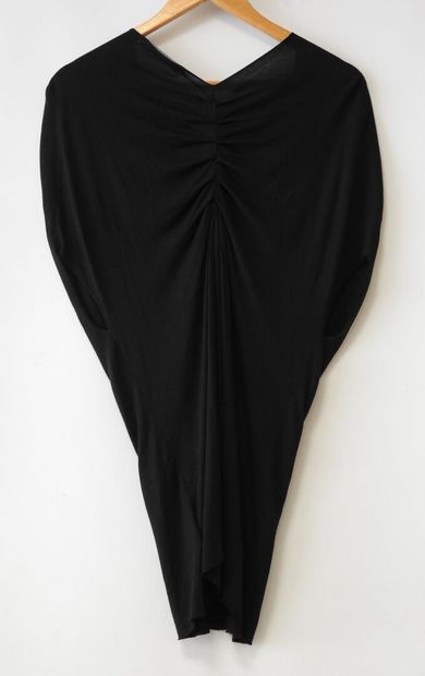 GIVENCHY
Tunique col V en modal noir agrémentée...