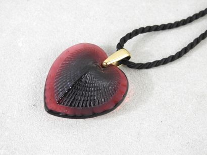 LALIQUE
Grenadine-colored molded crystal...