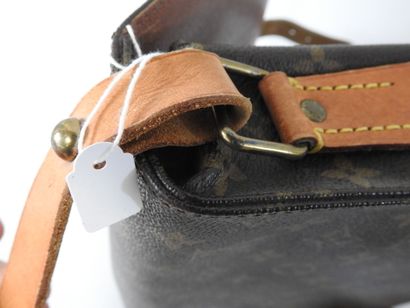 Louis VUITTON
Cartridge bag in monogram canvas...