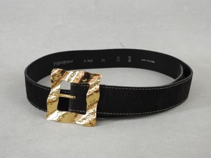 Yves SAINT-LAURENT
Quadrangular buckle belt...