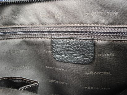 LANCEL
Sac à main porté main en cuir souple...