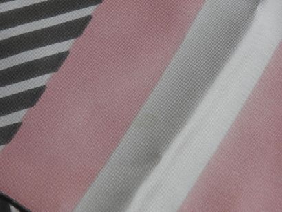 Pierre BALMAIN
Set of 2 hand-rolled silk...