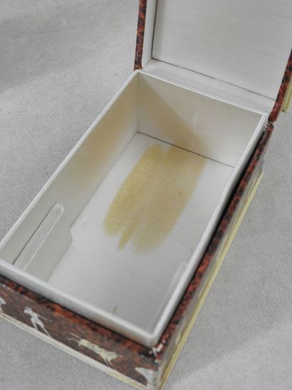GUERLAIN
Mitsouko
Flacon de parfum en cristal...