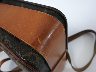 Louis VUITTON
Cartridge bag in monogram canvas...