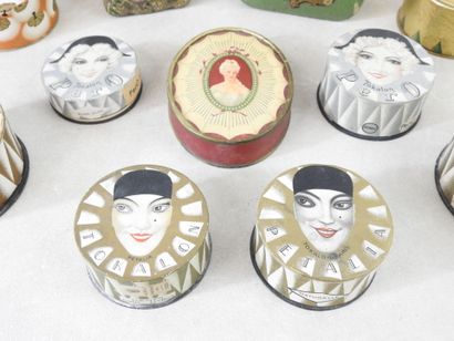 PARFUMS
Collection of 15 powder boxes including:...