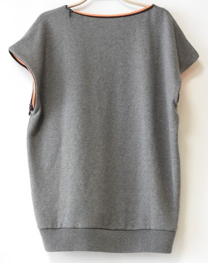 DIOR
Sweat à capuche gris, intérieur orange,...