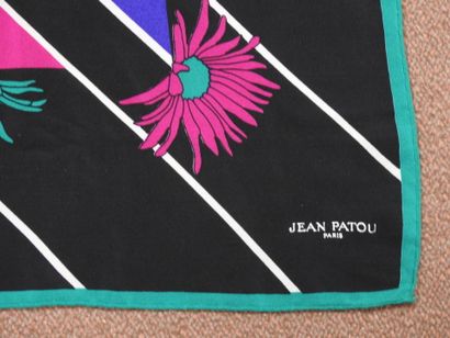 Jean PATOU
Hand-rolled silk scarf decorated...