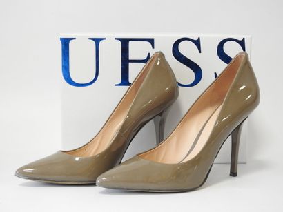 GUESS
Pair of taupe patent leather pumps
Size...