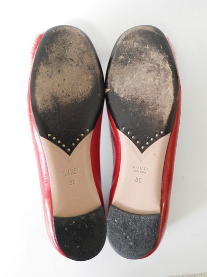GUCCI
Pair of red leather ballet flats with...