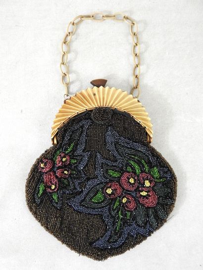 Work of the 1900s
Evening reticule in colored...