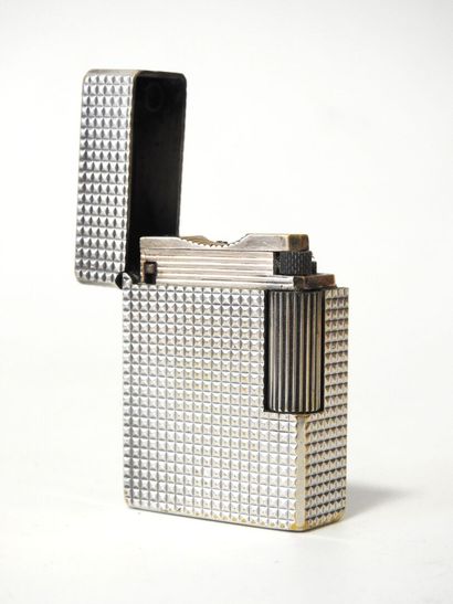 ST DUPONT - Paris
Rectangular gas lighter...