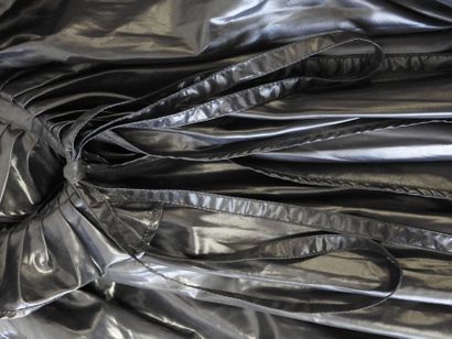 AGNES B.
Cape in shiny black synthetic fabric...