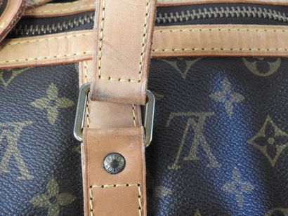 Louis VUITTON
Sac modèle 