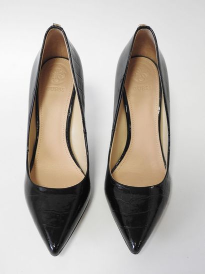 GUESS
Pair of black croco-style leather pumps.
Size...