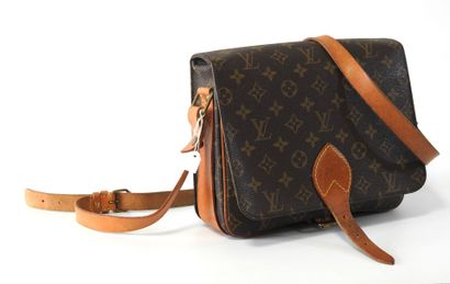 Louis VUITTON
Cartridge bag in monogram canvas...