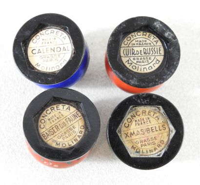 Collection de 21 étuis de crèmes parfumées...