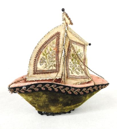 Pin-holder that can be used as a baguier...